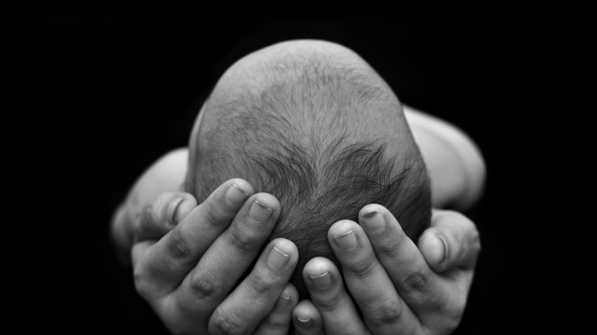 arouraios-image-newborn_blackwhite