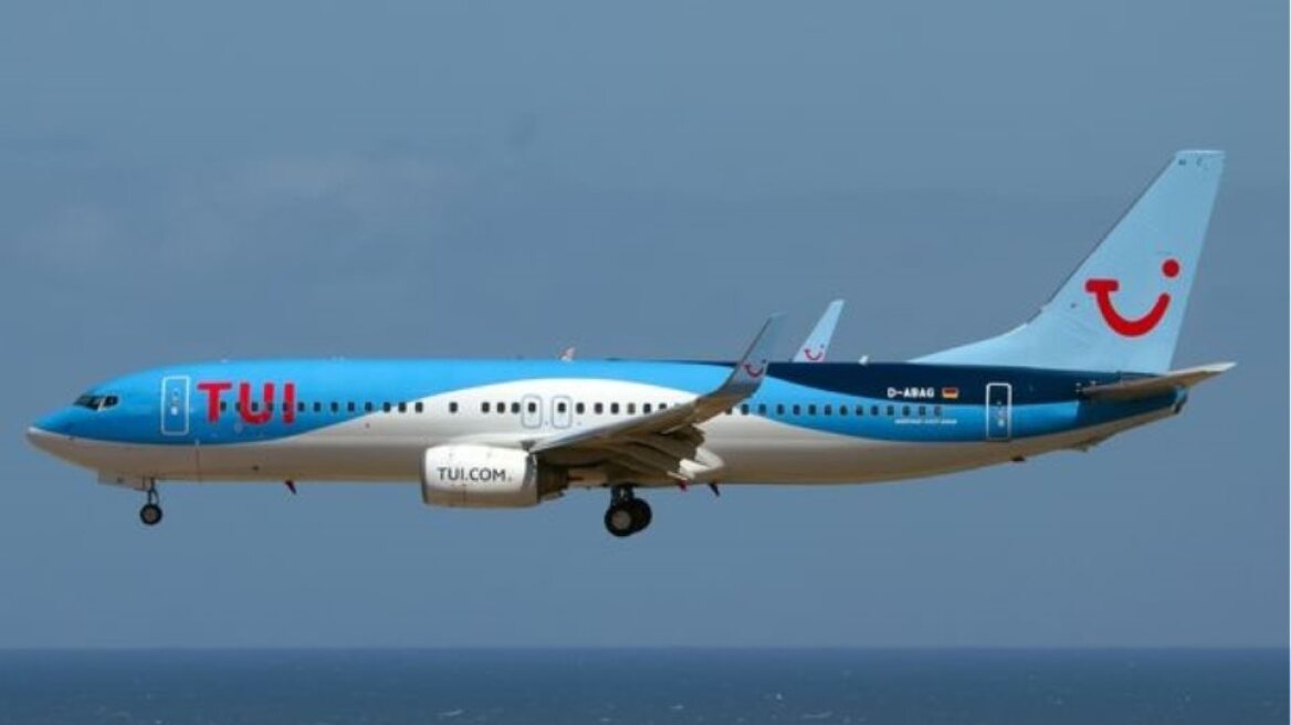 arouraios-image-0_TUI-Boeing-737-800-landing-at-Gran-Canaria-Las-Palmas