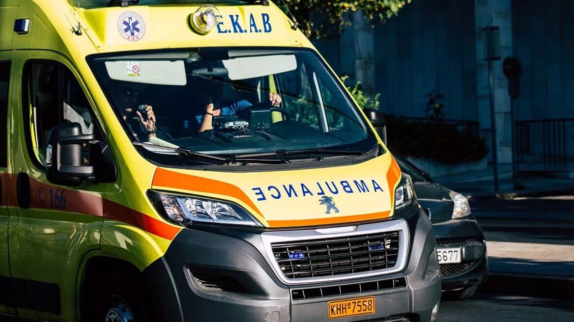 arouraios-image-ekav_ambulance