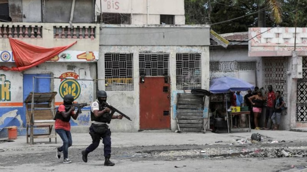 arouraios-image-haiti_police